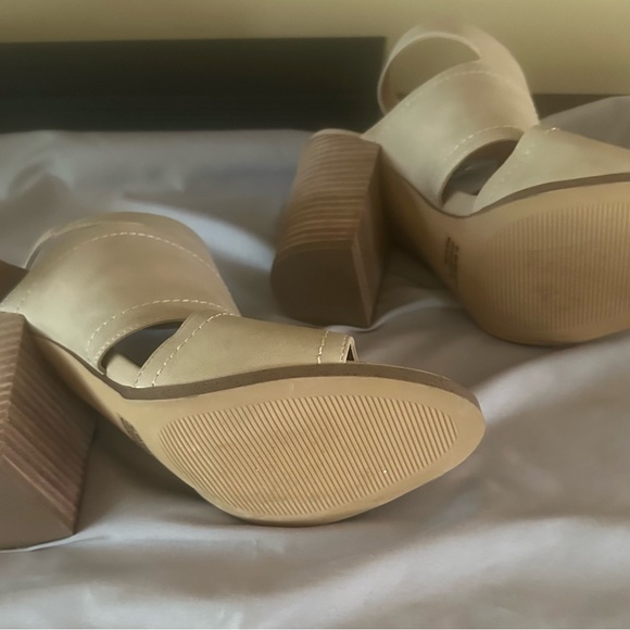 DV by Dolce Vita Brista Peep Toe Heels Size 9M New without Box - Picture 6 of 6